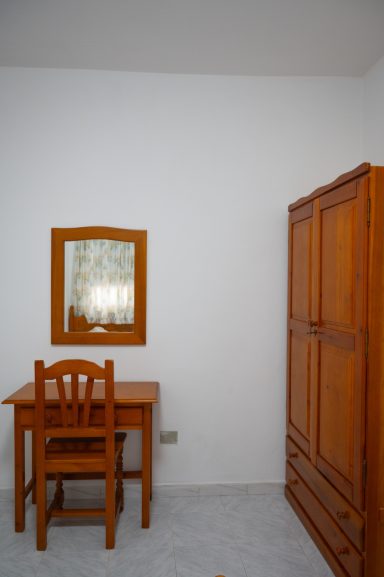 HABITACION CON ESCRITORIO